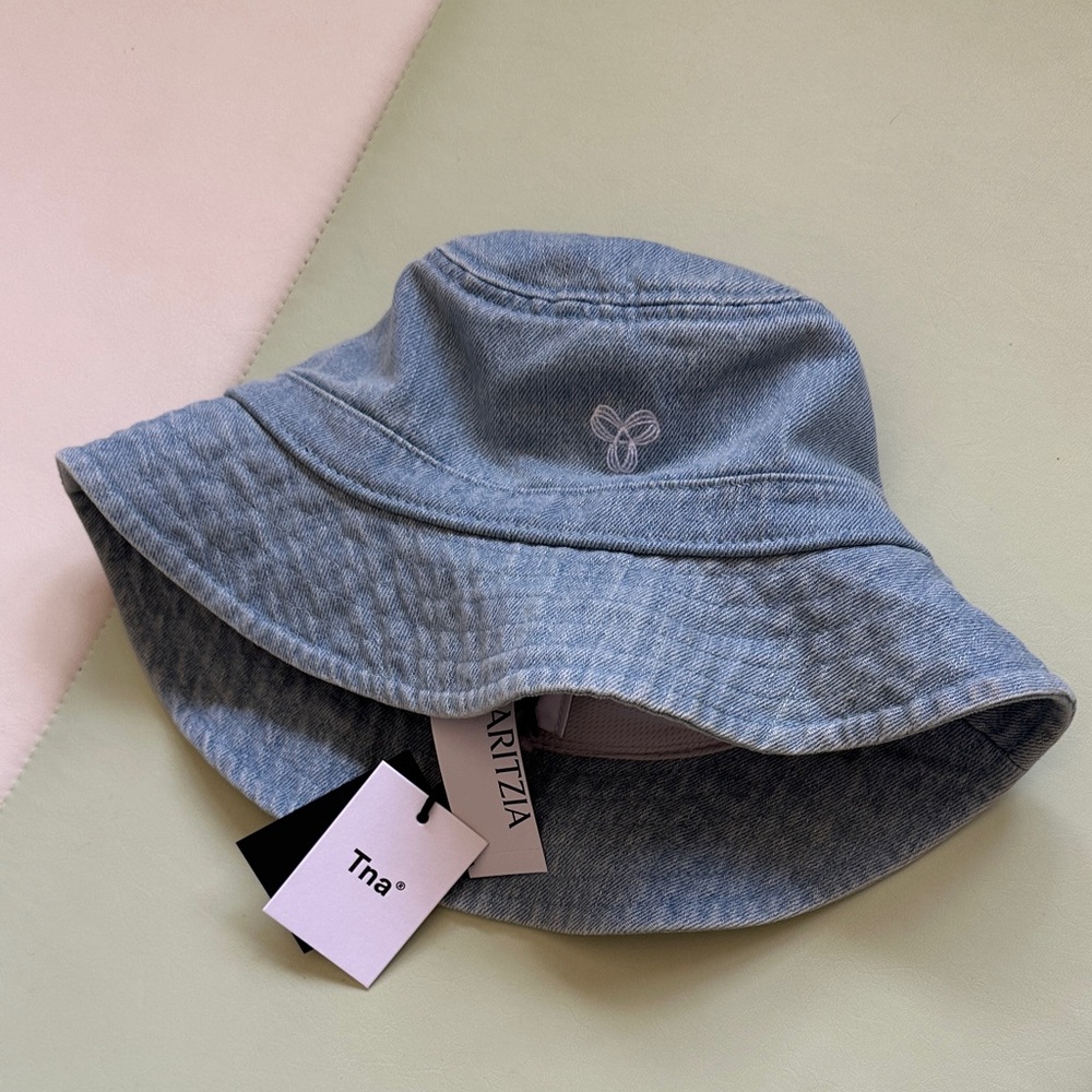Aritzia Women’s Light Blue Denim bucket Hat